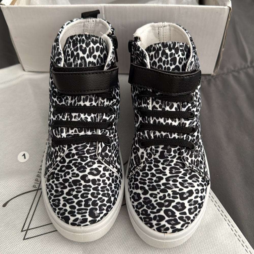 Pipperdoodles Girls Leopard High Top Sneakers Black White Size 1 NIB